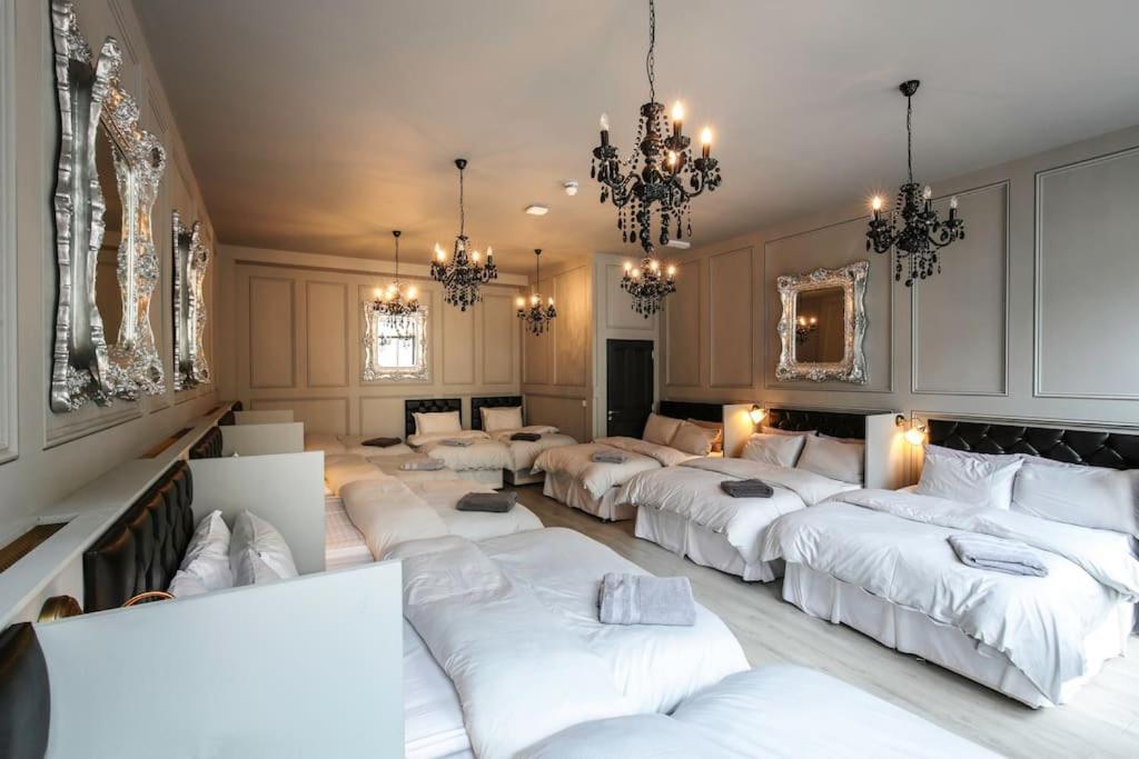 The V.I.P Suite - Sleeps 24! Best For Large Groups 리버풀 외부 사진