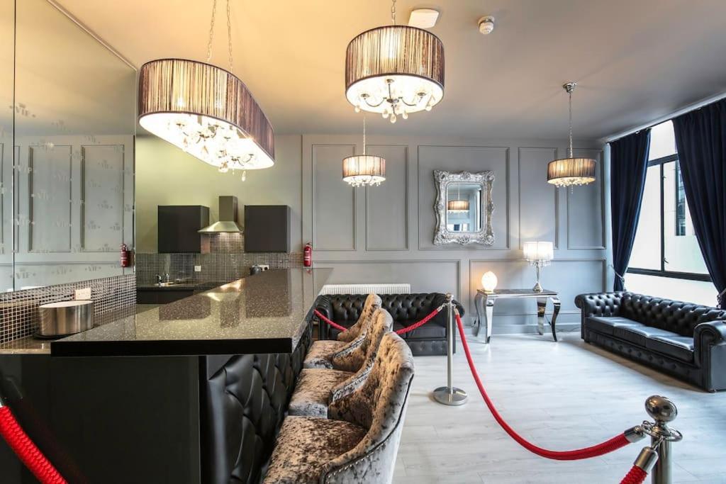 The V.I.P Suite - Sleeps 24! Best For Large Groups 리버풀 외부 사진