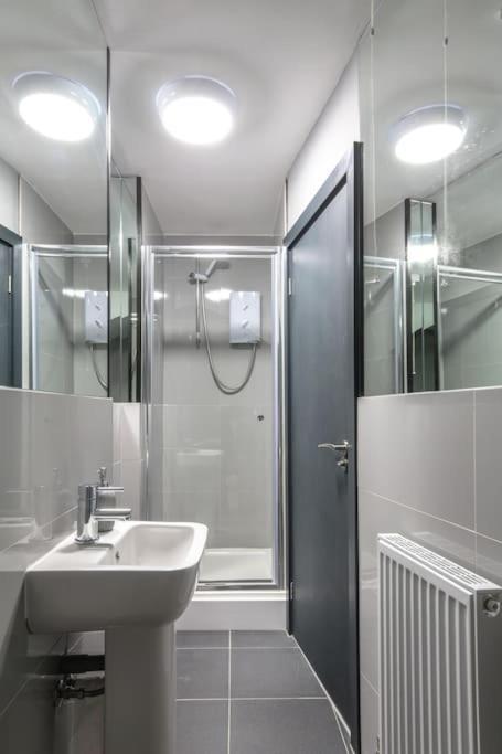 The V.I.P Suite - Sleeps 24! Best For Large Groups 리버풀 외부 사진