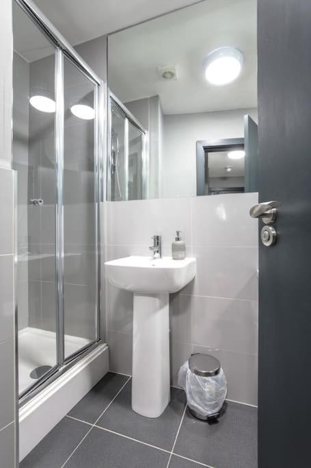 The V.I.P Suite - Sleeps 24! Best For Large Groups 리버풀 외부 사진