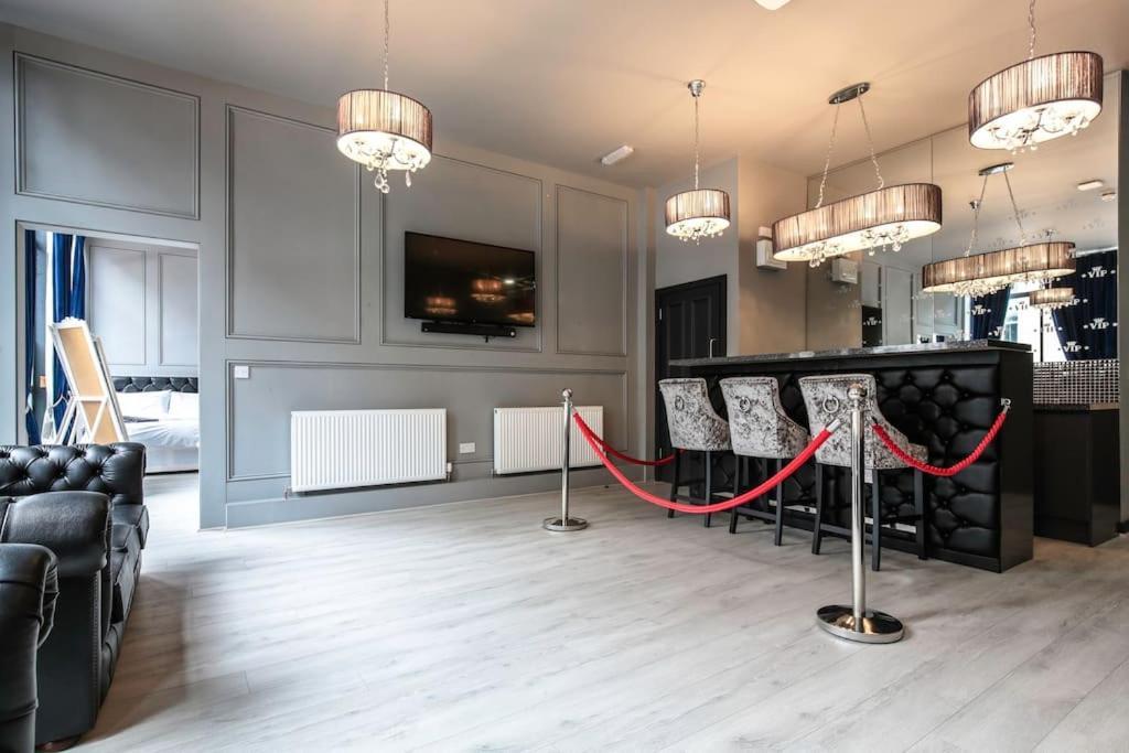 The V.I.P Suite - Sleeps 24! Best For Large Groups 리버풀 외부 사진