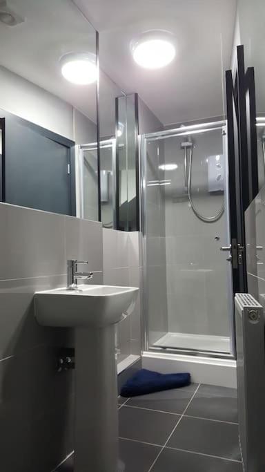 The V.I.P Suite - Sleeps 24! Best For Large Groups 리버풀 외부 사진