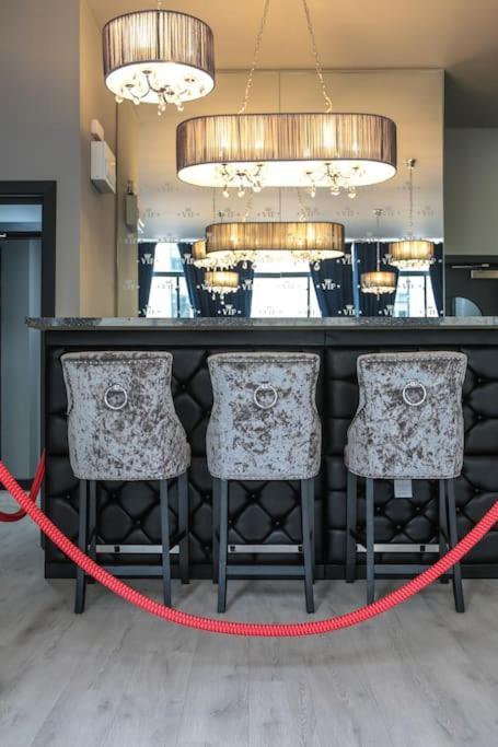 The V.I.P Suite - Sleeps 24! Best For Large Groups 리버풀 외부 사진