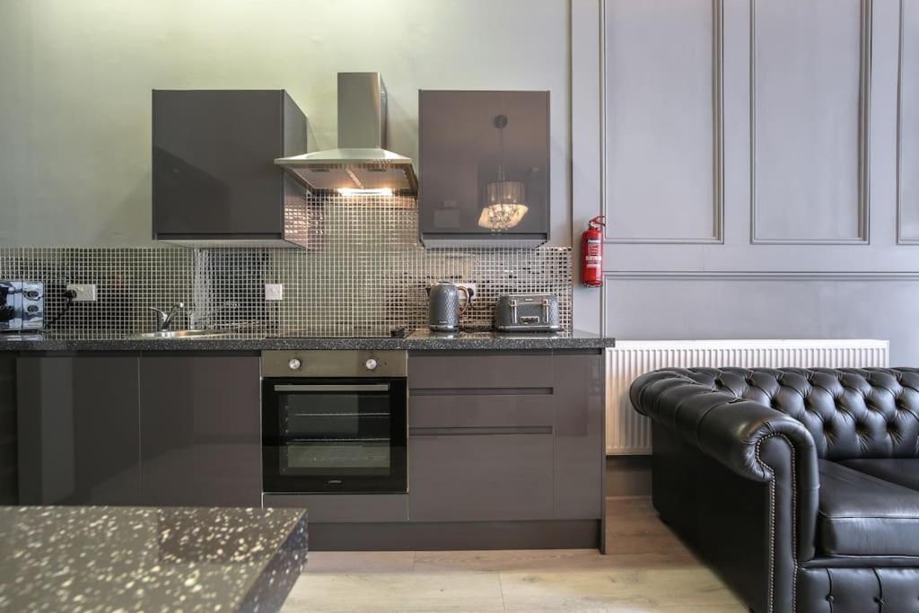 The V.I.P Suite - Sleeps 24! Best For Large Groups 리버풀 외부 사진
